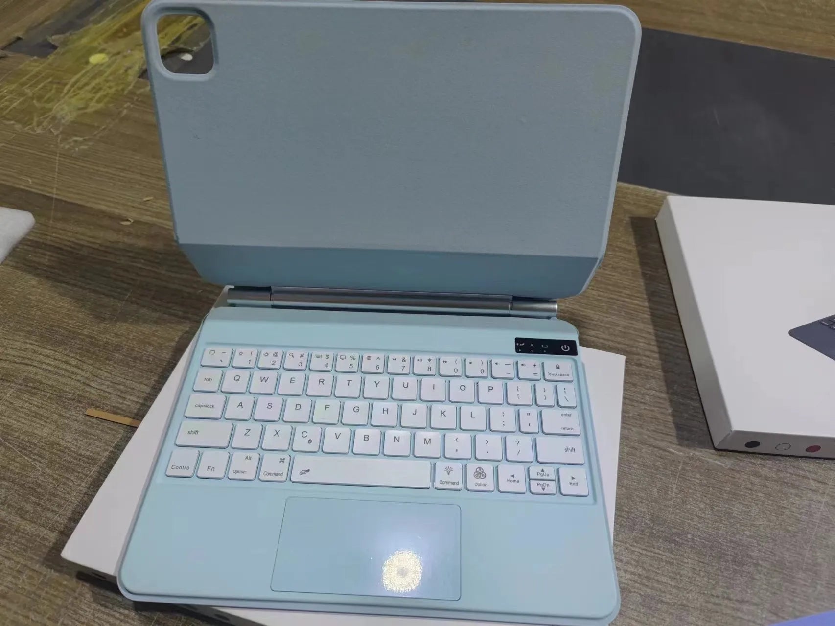 Magnetic suction iPad keyboard case with Bluetooth and 11-inch protective cover