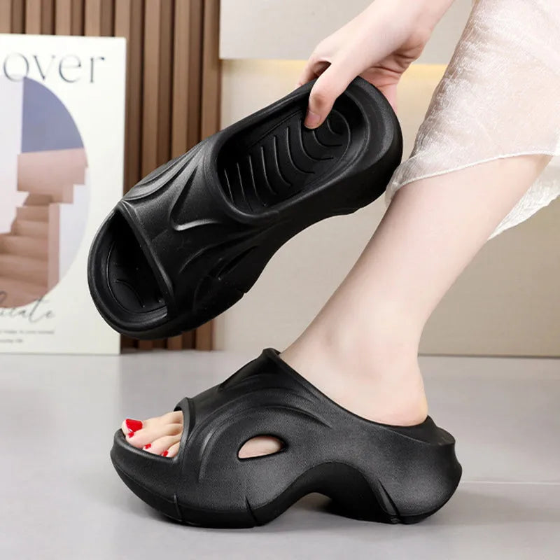 Women's white thick-soled summer slippers with round toe design for beach and outdoor use