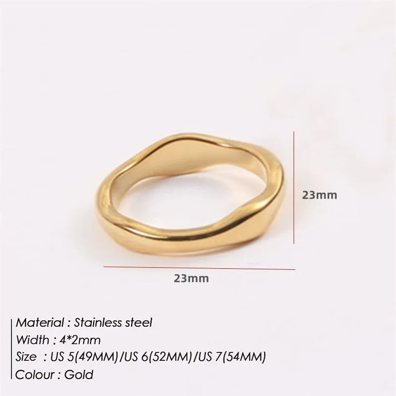 Women's stainless steel ring with wavy geometric design, 18K gold plated, in golden colour, on finger