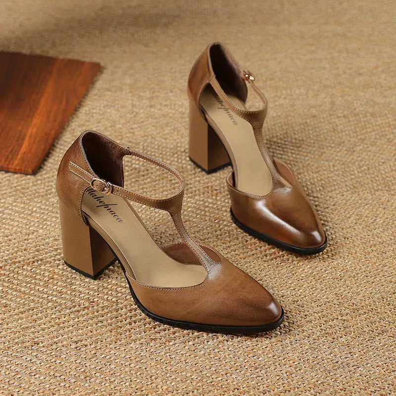 Baotou women's retro pointed-toe Mary Jane shoes in dark brown with a buckle fastening.