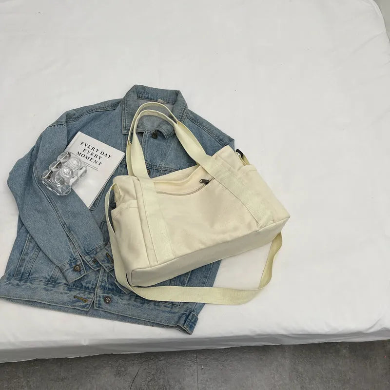Women's polyester shoulder bag in solid colour with external pocket and internal phone compartment