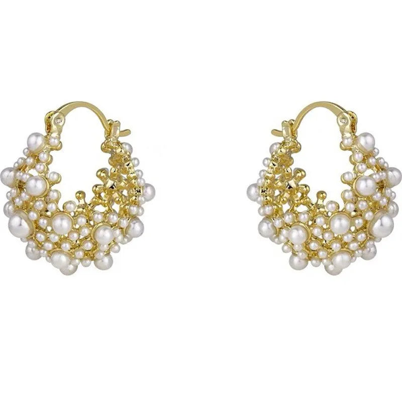 Gold-coloured women's flower basket earrings made from copper with small rice-shaped beads.