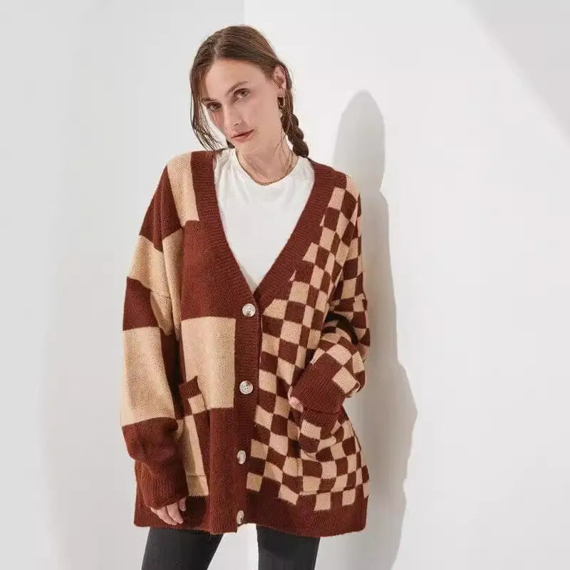 Grey loose slim fit knitwear cardigan with printed checks pattern and regular sleeves.