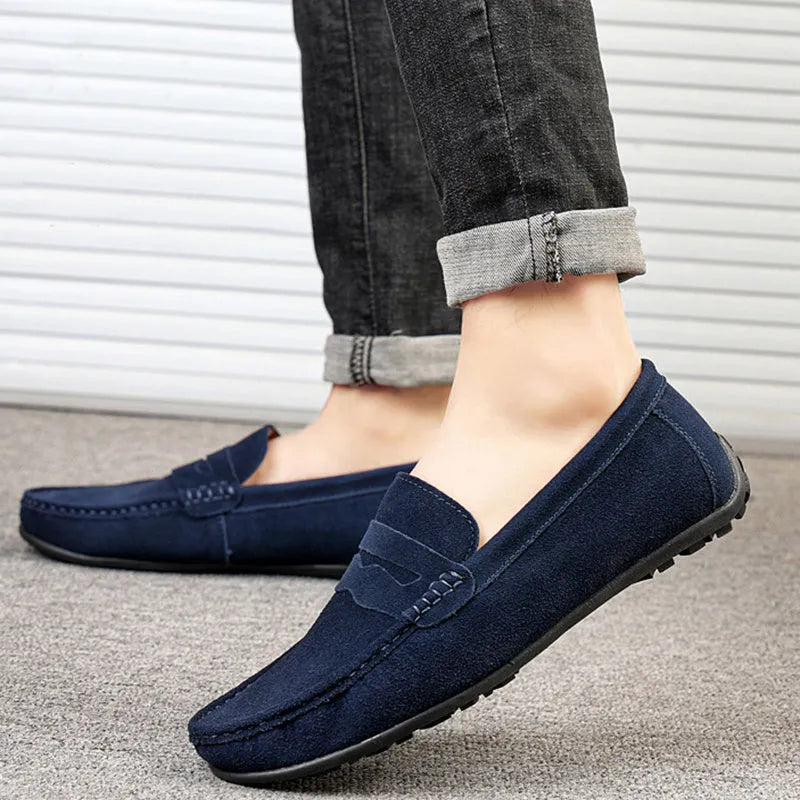 Men's suede loafers in solid colours with round toe and rubber sole