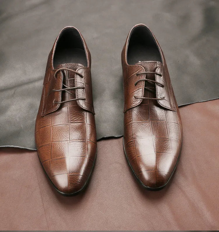 Men's black leather derby shoes with pointed toe and rubber sole for business dress