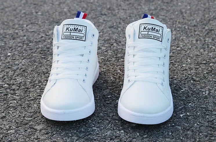 Men's casual shoes with artificial PU upper, white blue colour option