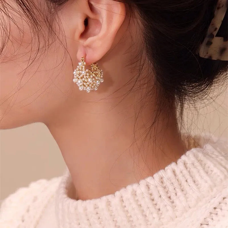 Gold-coloured women's flower basket earrings made from copper with small rice-shaped beads.