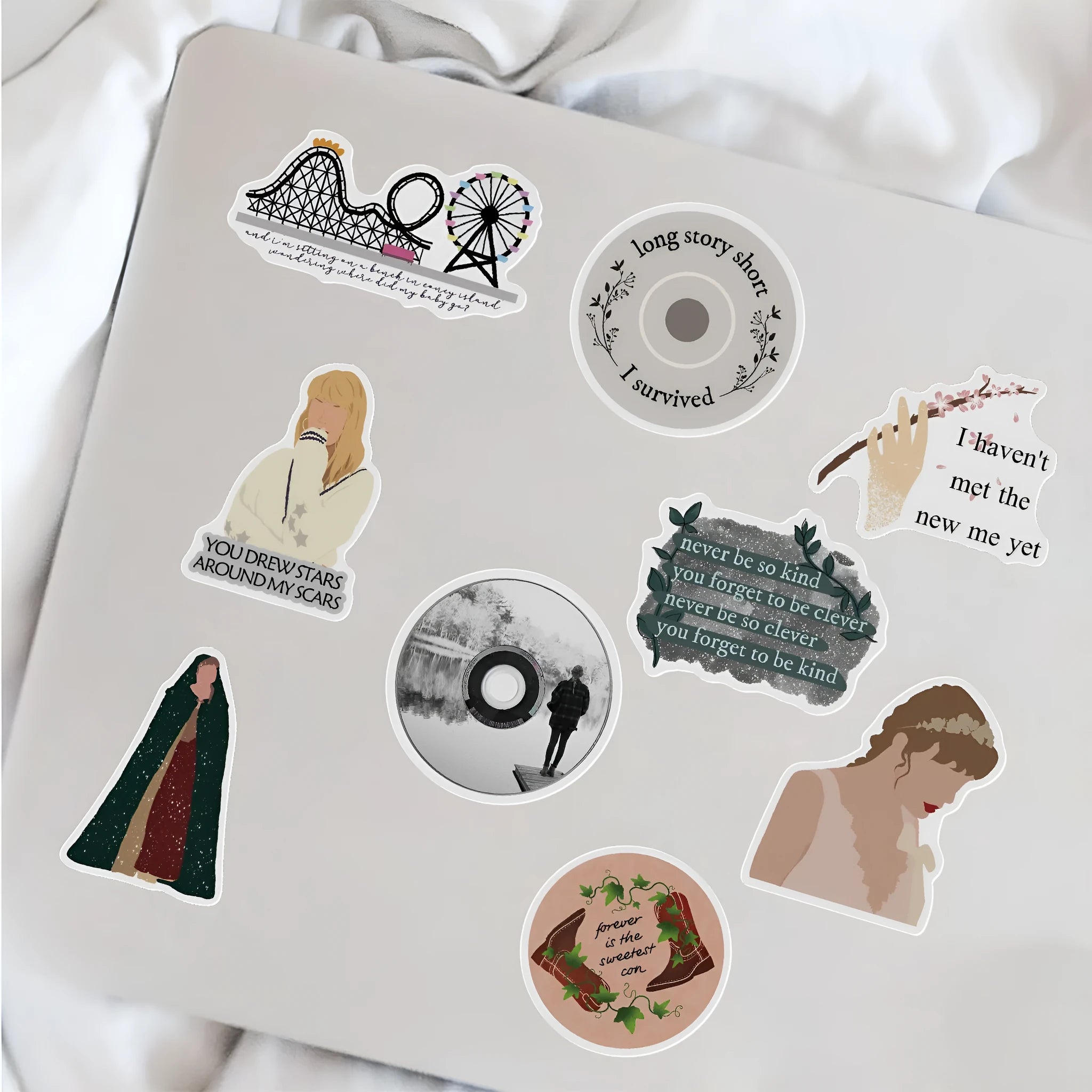 Set of 50 waterproof graffiti cartoon stickers for luggage and notebooks measuring 4-6cm each