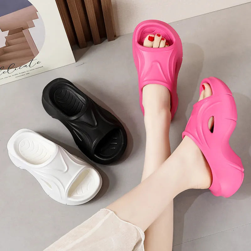 Women's white thick-soled summer slippers with round toe design for beach and outdoor use