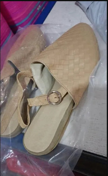 Adult flat baotou sandals with buckle and pointed toe in multiple colours