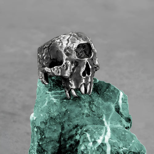 Alloy one-eyed skull ring with electroplated finish in retro style, shown in silver tone