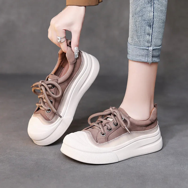 Women's casual lace-up shoes in full grain cow leather with round toe and rubber sole