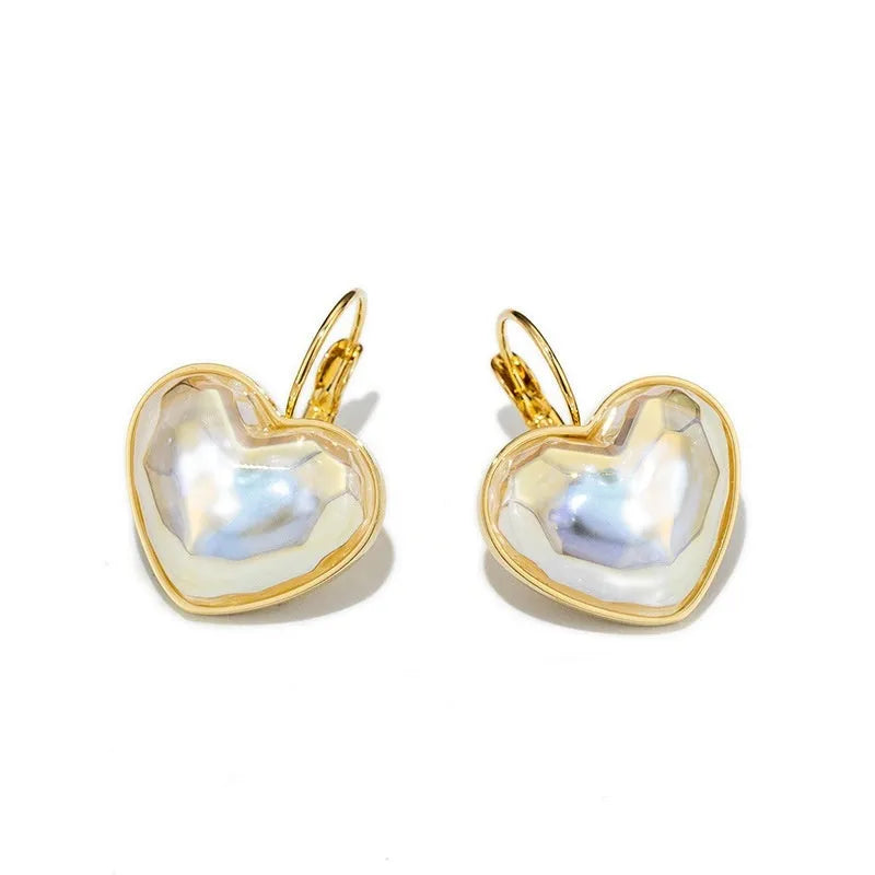 Gold-coloured women's ear clip with alloy construction and natural summer style