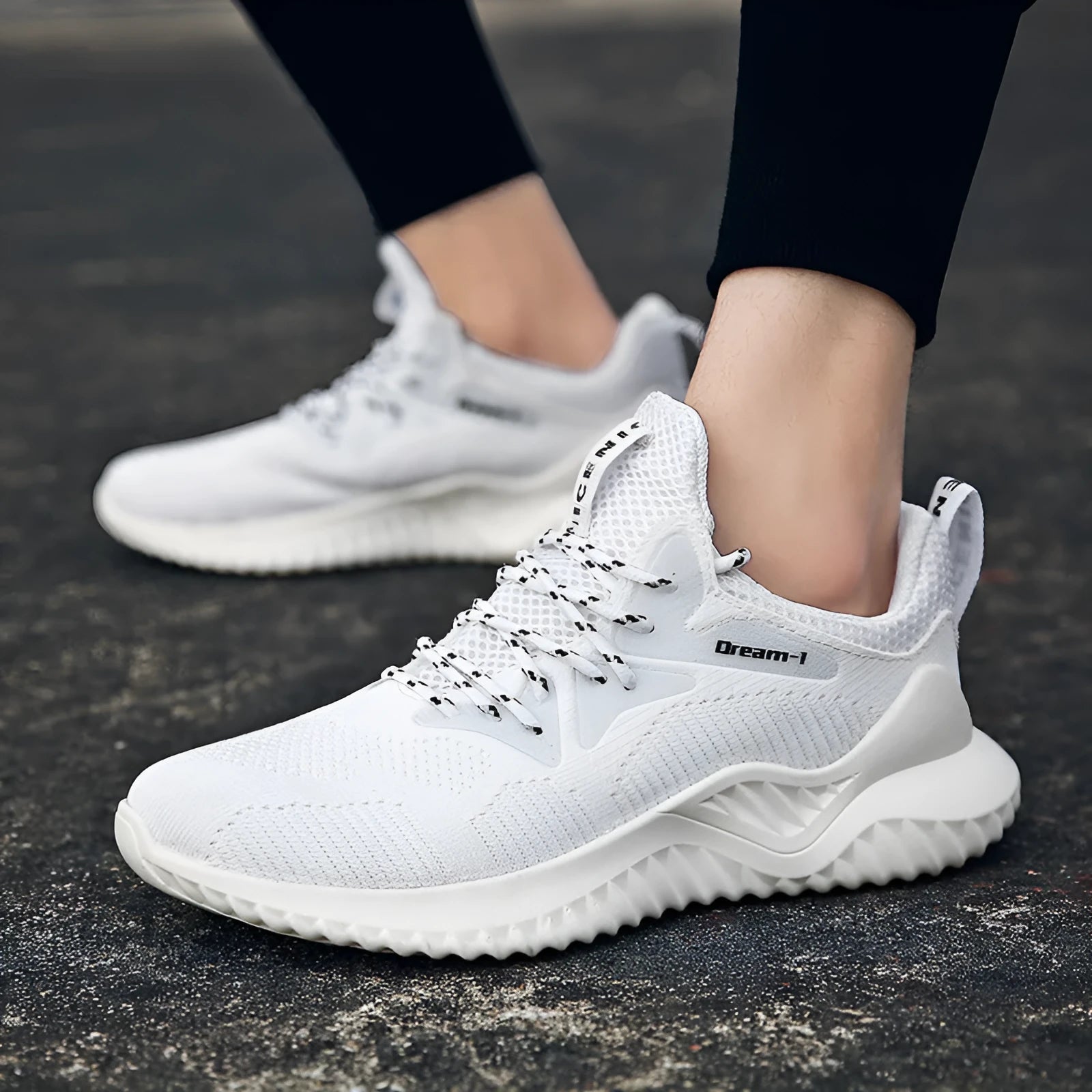 Breathable running shoes with mesh upper and front strap in multiple colours on MD sole