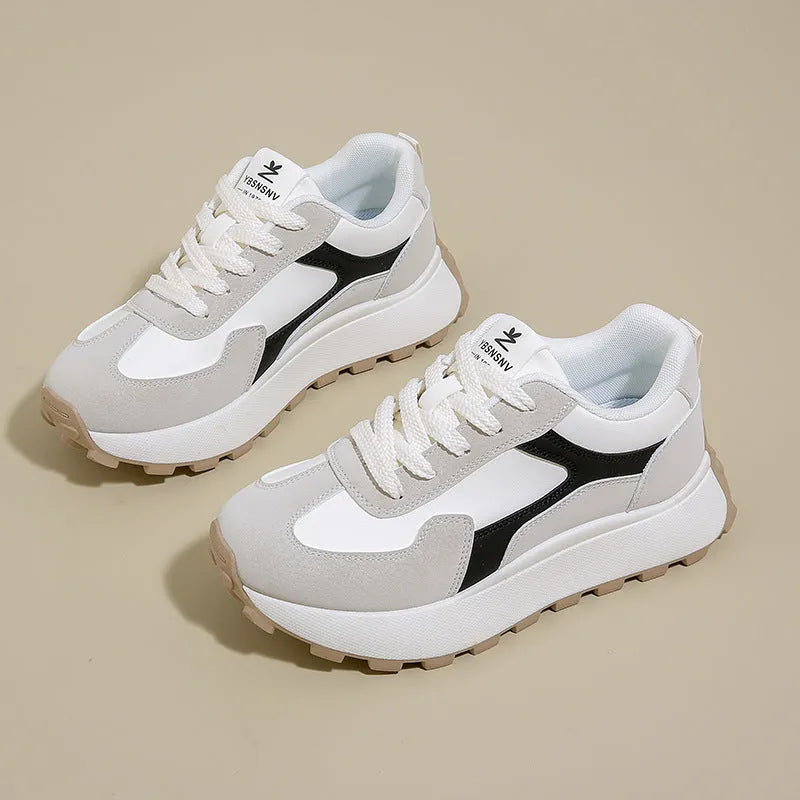 Women's low-top platform sports shoes in card black, with lace-up front and flat rubber sole.