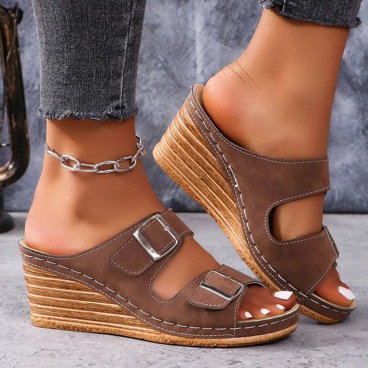Women's creamy-white wedge beach slippers with buckle strap closure on rubber sole