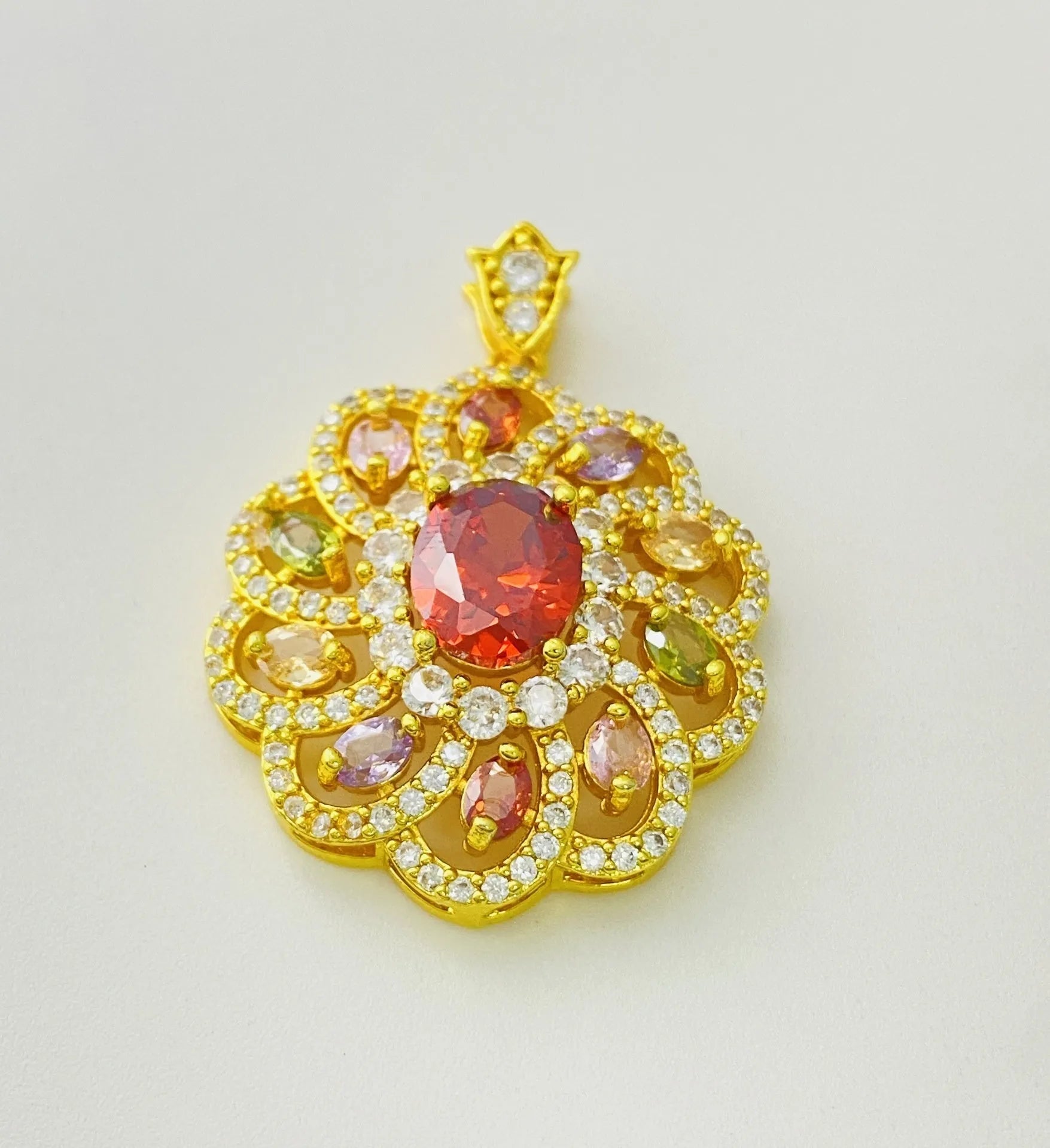 Women's flower-shaped zircon pendant necklace in gold tone on a model.