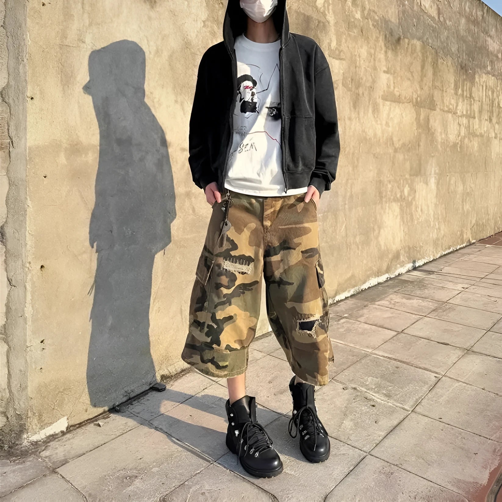 Men's retro patch ripped camouflage cropped jeans in loose straight cut design
