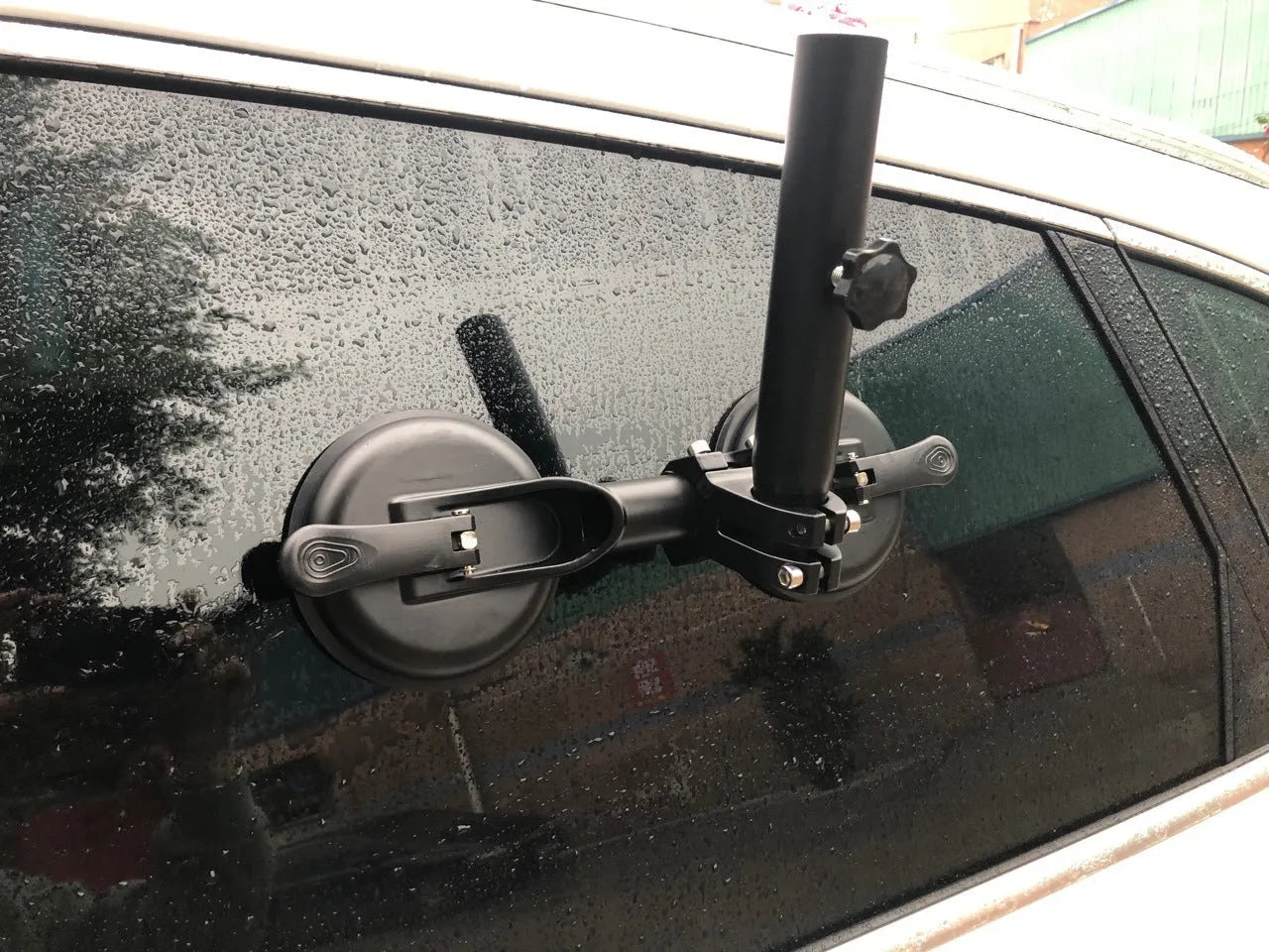 Black off-road car sucker base with rubber disc body for windscreen mounting of flagpoles