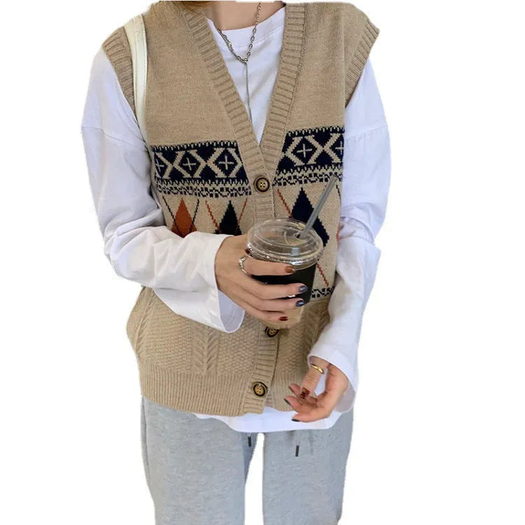 Sleeveless loose cardigan with diamond plaid pattern in khaki colour showing front view