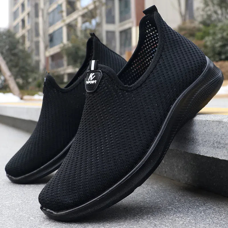 Men's breathable flyknit casual hiking shoes, low-top black rubber sole sneakers with round toe