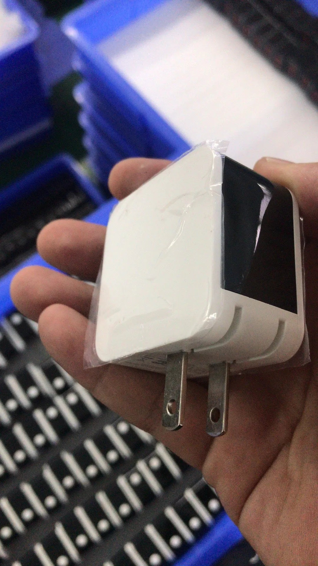 5V 2.4A USB travel charger with digital display showing black white red colour options