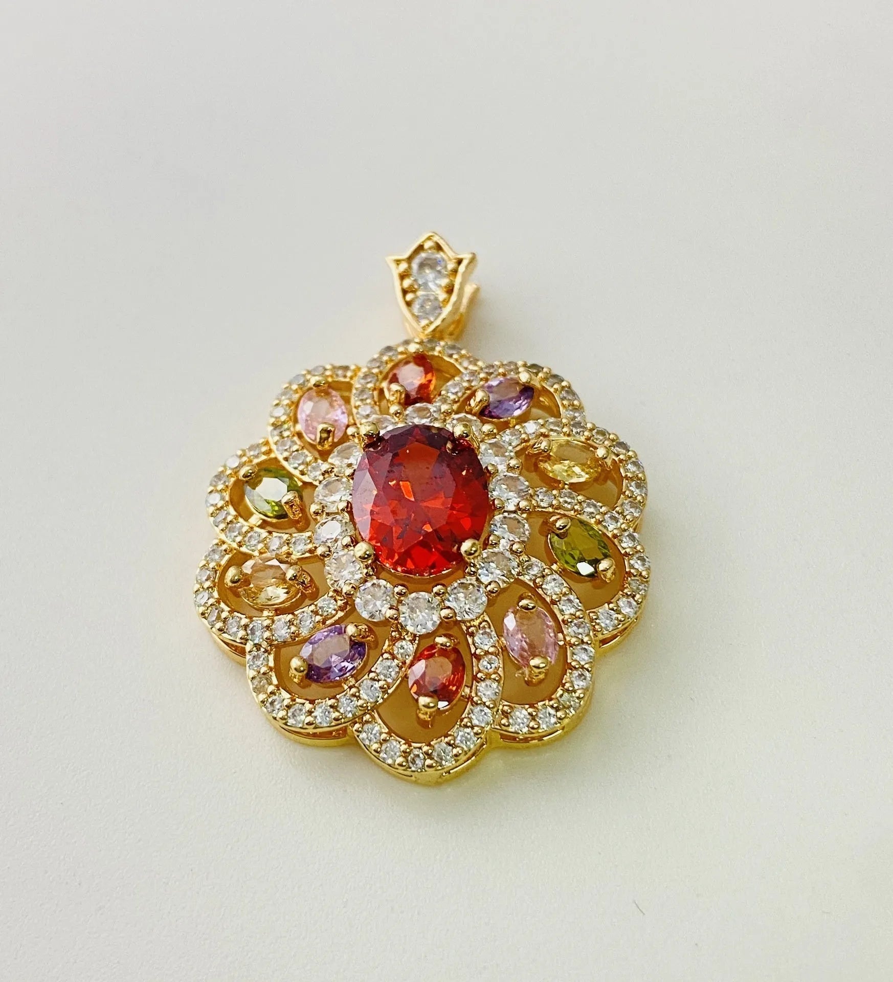 Women's flower-shaped zircon pendant necklace in gold tone on a model.