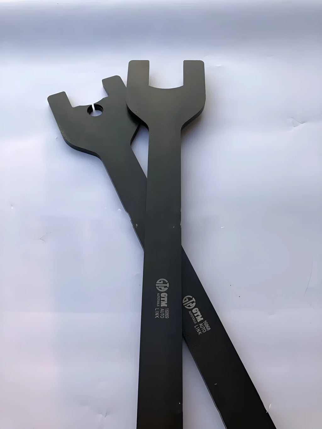 Two alloy steel wrenches, sizes 36mm and 40mm, for Land Rover fan repair