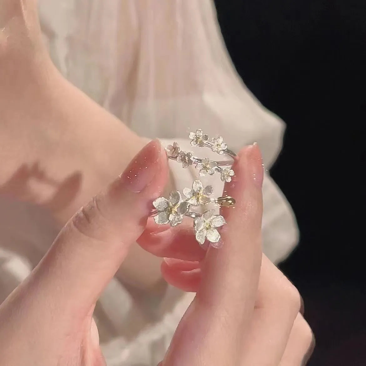 Zinc alloy adjustable jasmine flower ring with three-dimensional floral pattern and open mouth design