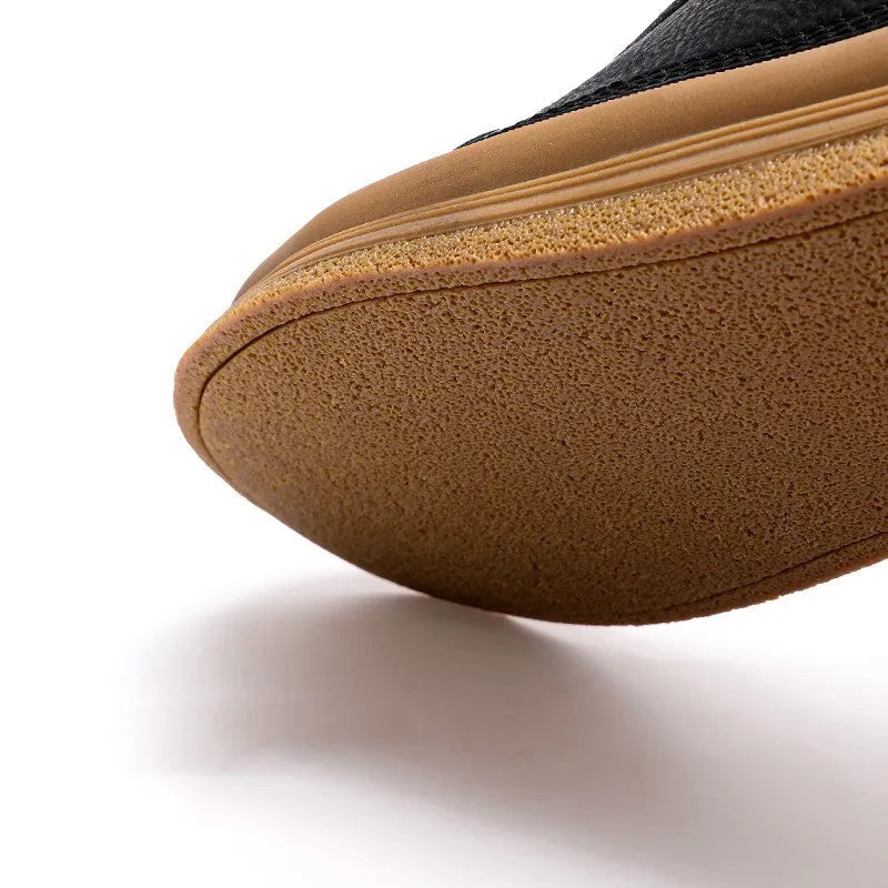 Men's black and white leather casual shoes with rubber soles and lace-up closure