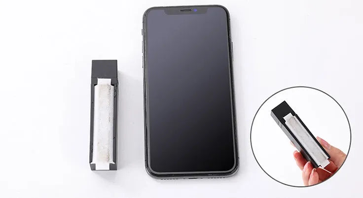 Black pack containing 40 disposable screen cleaning wipes for mobile phone decontamination
