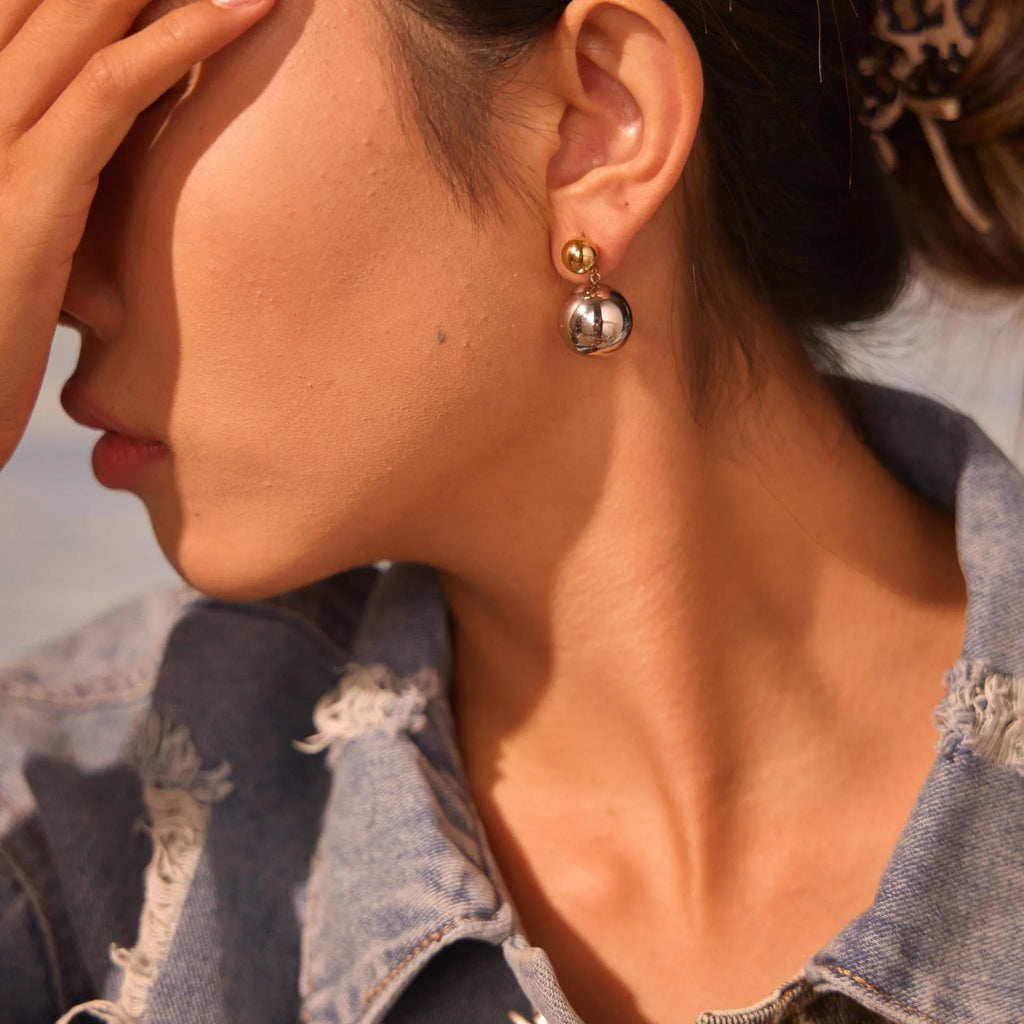 Women's stainless steel geometric ear studs with colour-block electroplated spherical beads