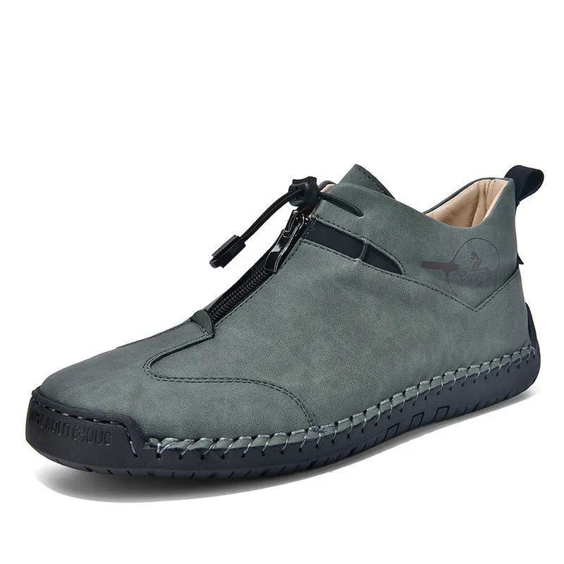 Men's casual leather shoes in black with rubber sole and 3-5cm mid heel