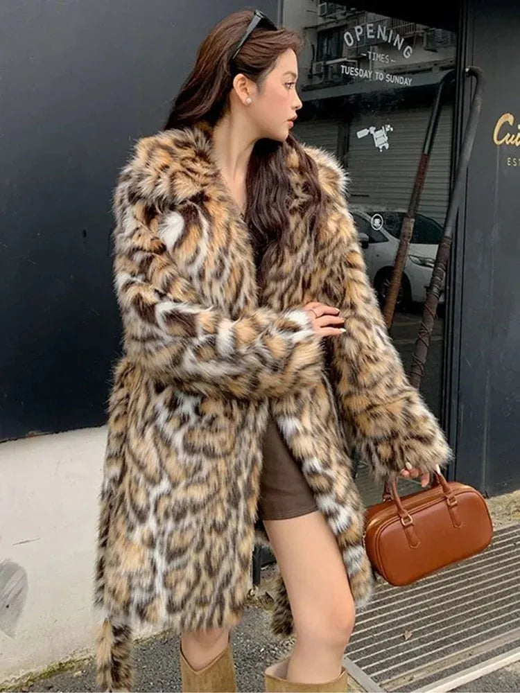 Women's faux fur coat with detachable fur collar in long and mid-length street fashion styles