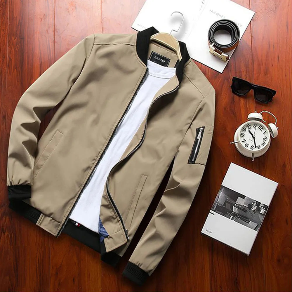 Men's slim-fit casual jacket with zipper and side pockets in solid colour
