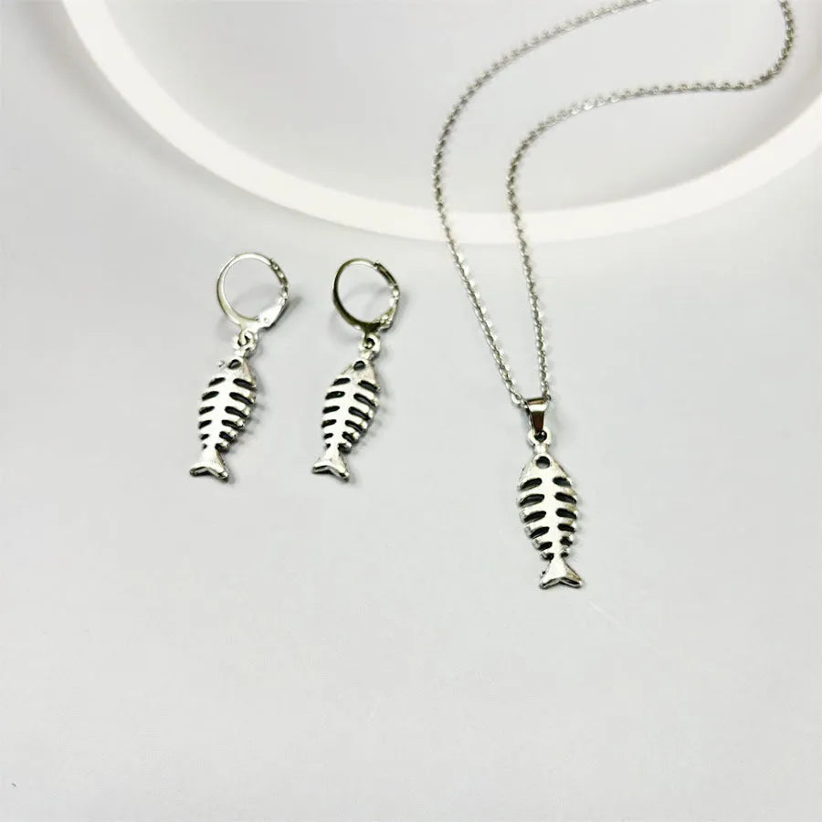 Fishbone pendant retro earrings with O-shaped chain design showing adjustable length
