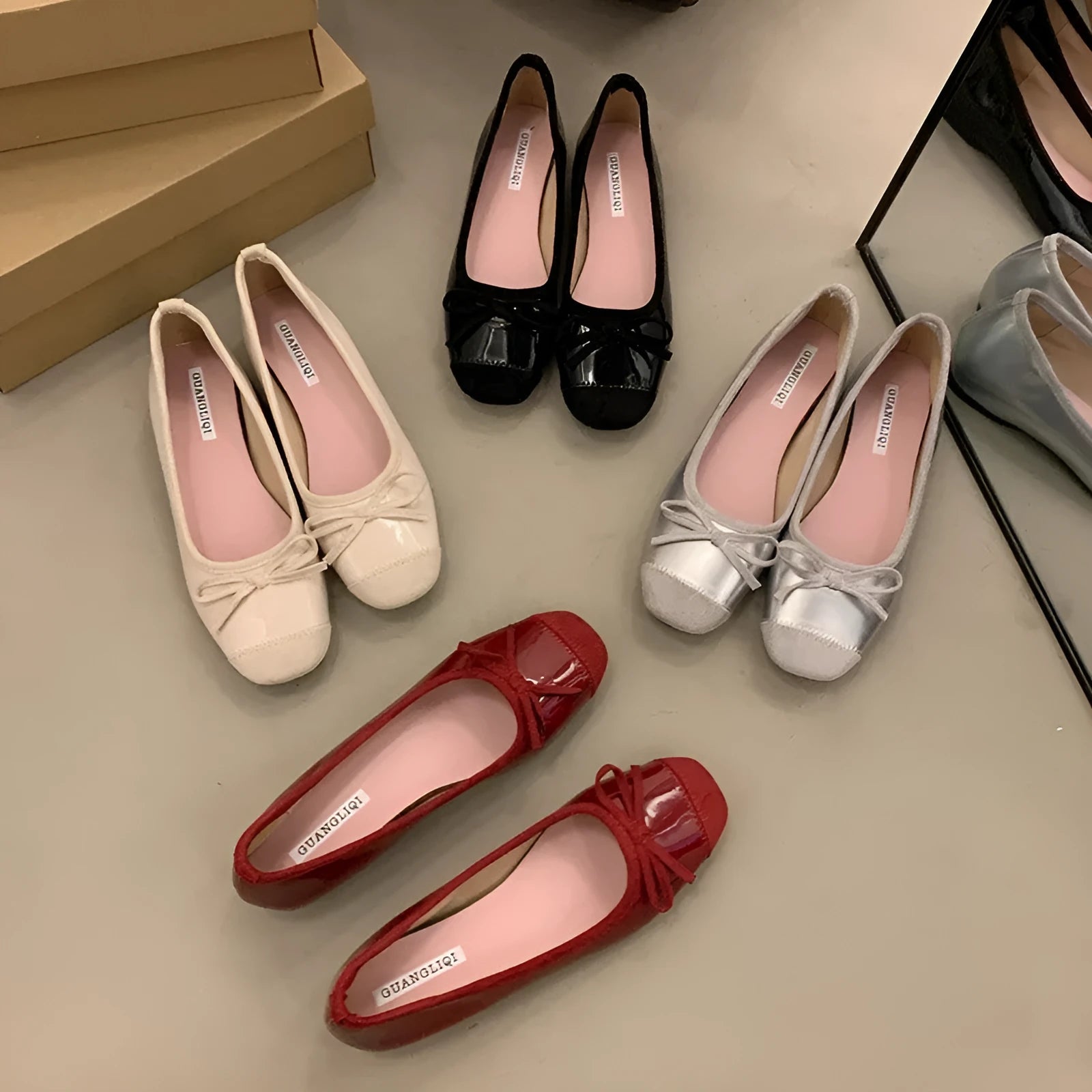 Retro style Mary Jane shoes with square toe and bow detail in wine red colour