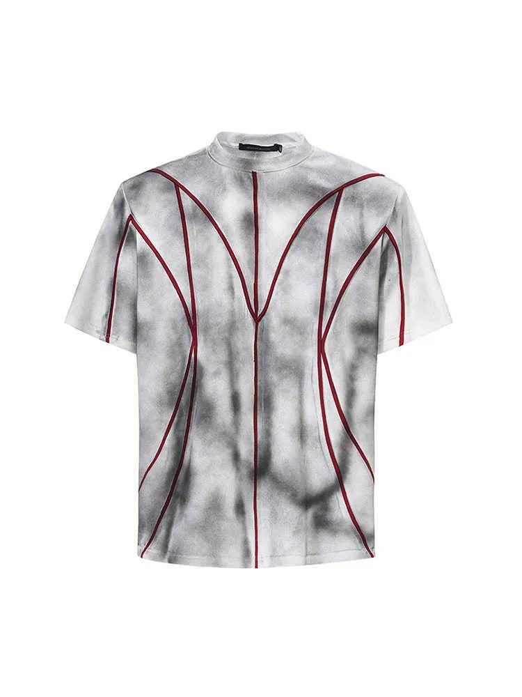 Short sleeve T-shirt with padded shoulders and three-dimensional patchwork design