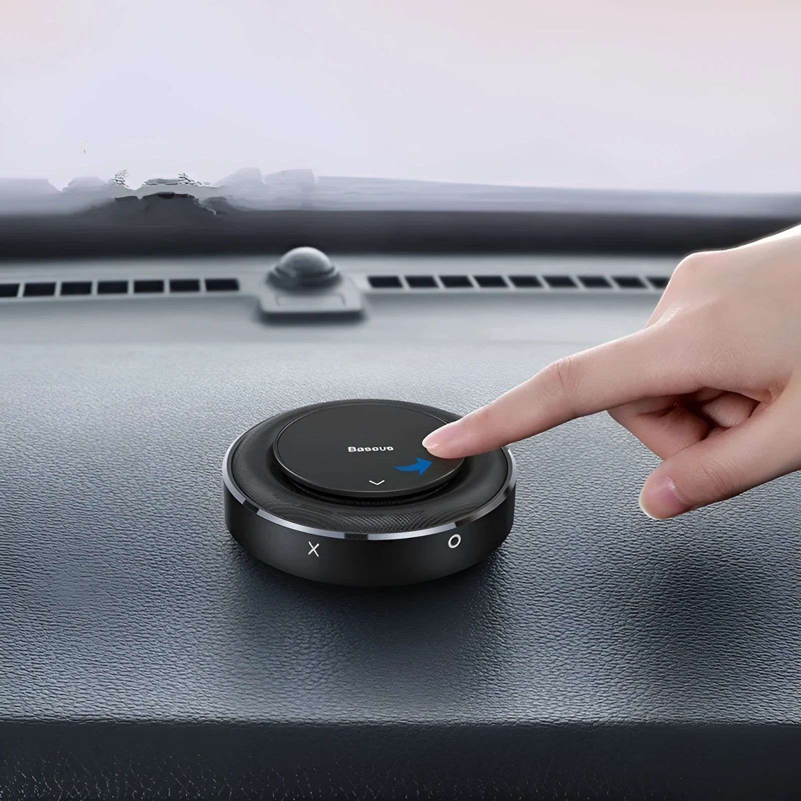 Aluminium alloy car fragrance diffuser with round perfume seat in black red or silver colour