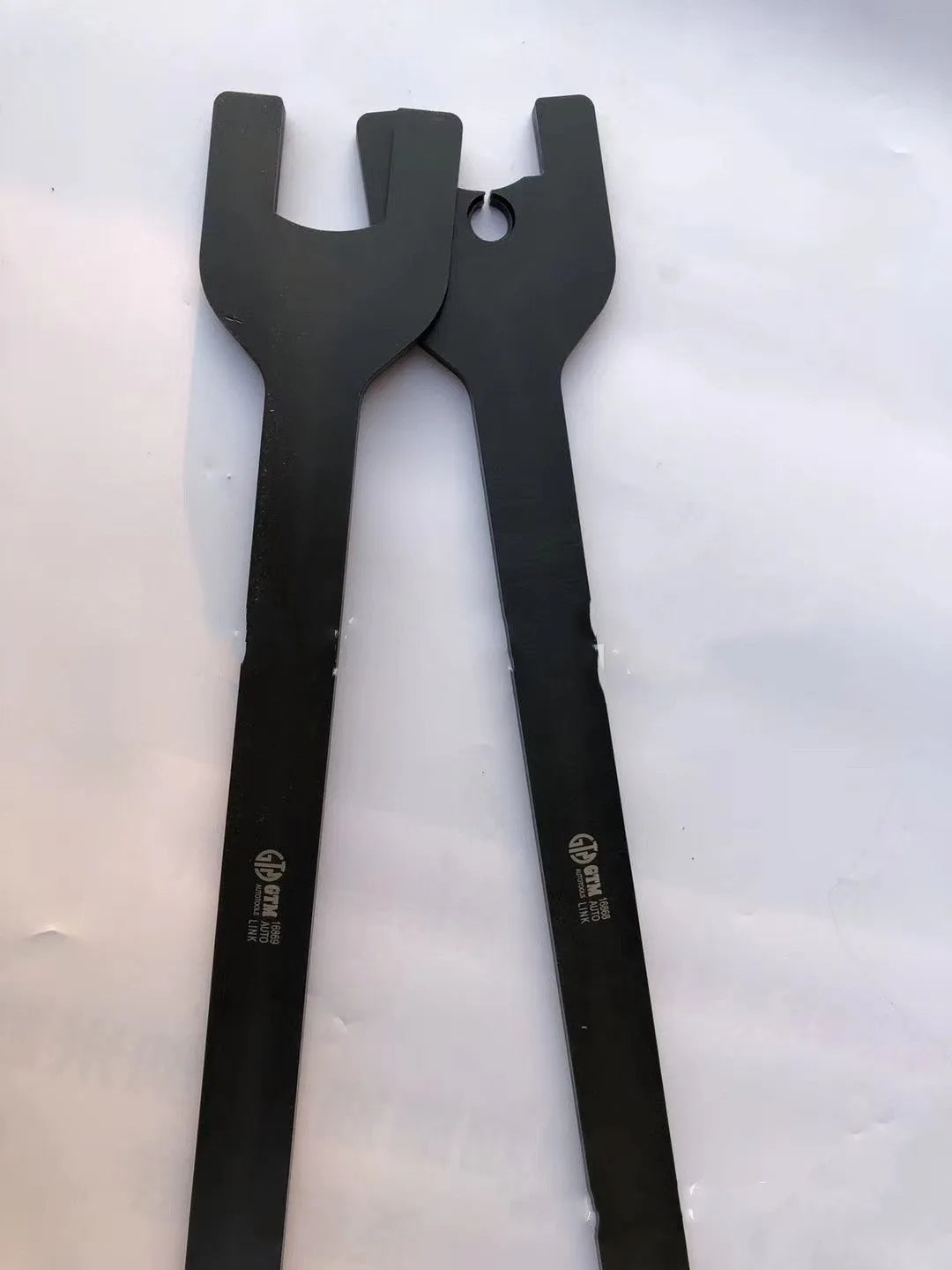 Two alloy steel wrenches, sizes 36mm and 40mm, for Land Rover fan repair