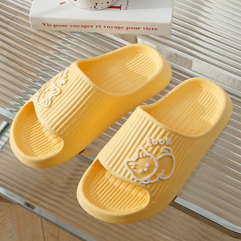 Women's thick-platform cat slippers in various colours on a non-slip EVA sole for indoor and outdoor use.