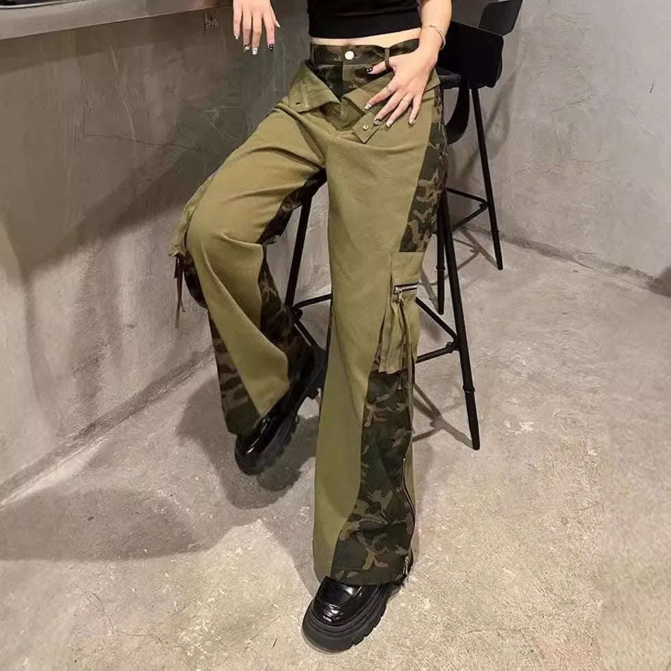 Retro high waist straight-leg jeans with leopard print pattern and tooling style design