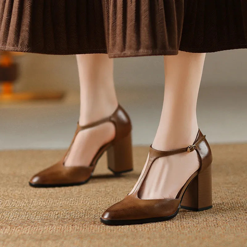 Baotou women's retro pointed-toe Mary Jane shoes in dark brown with a buckle fastening.