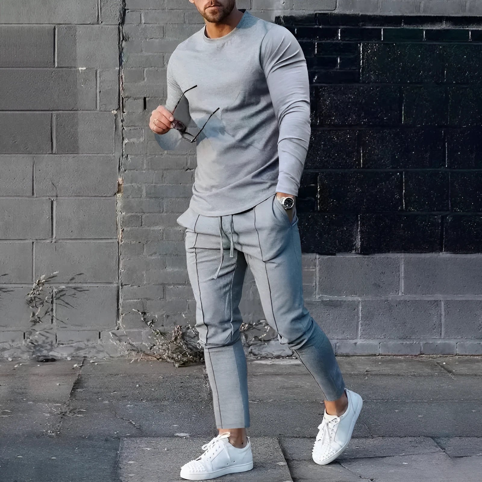 Men's two-piece casual suit with round-neck long sleeve T-shirt and matching trousers in solid colour