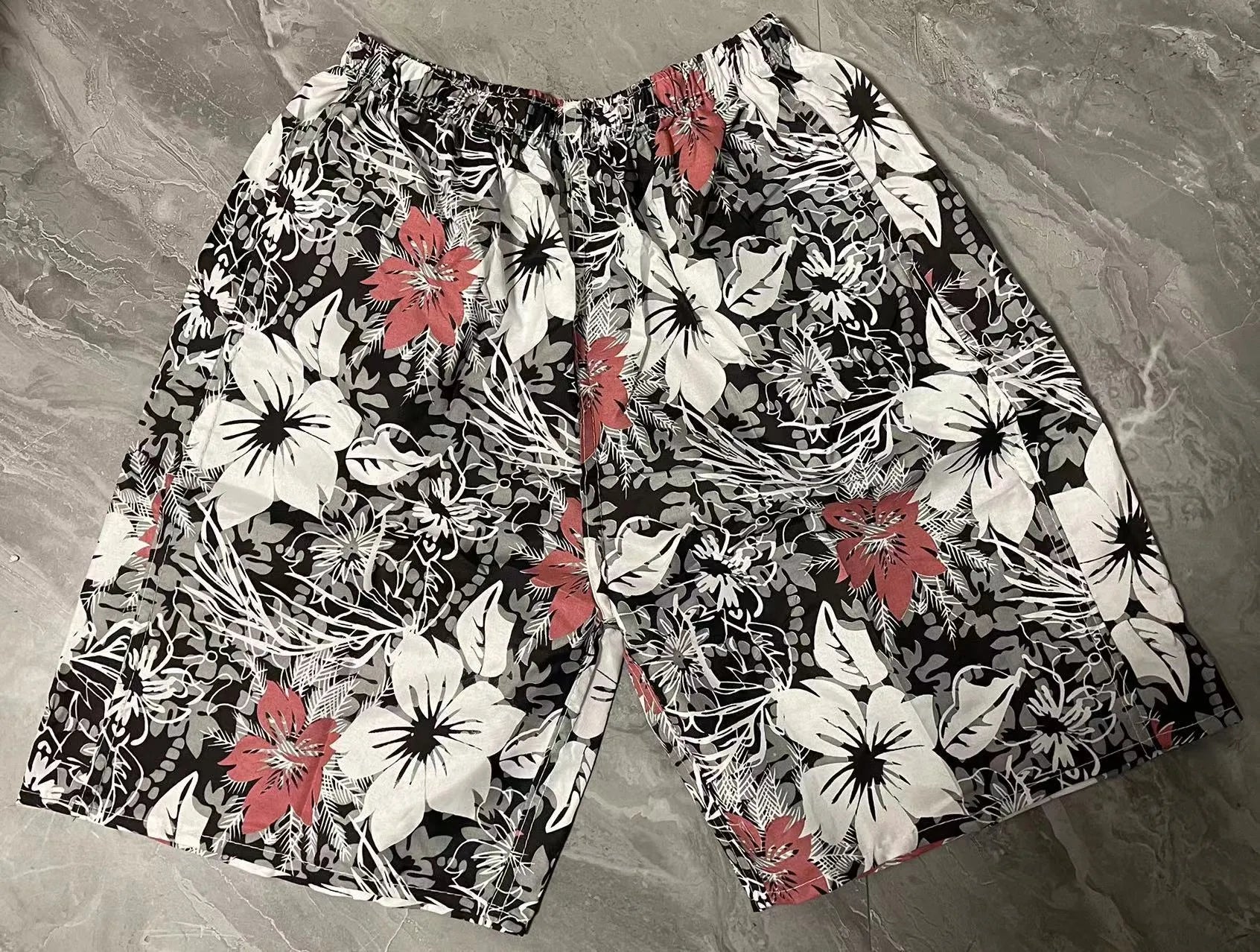 Men's printed five-point swimming trunks with floral pattern in polyester fabric