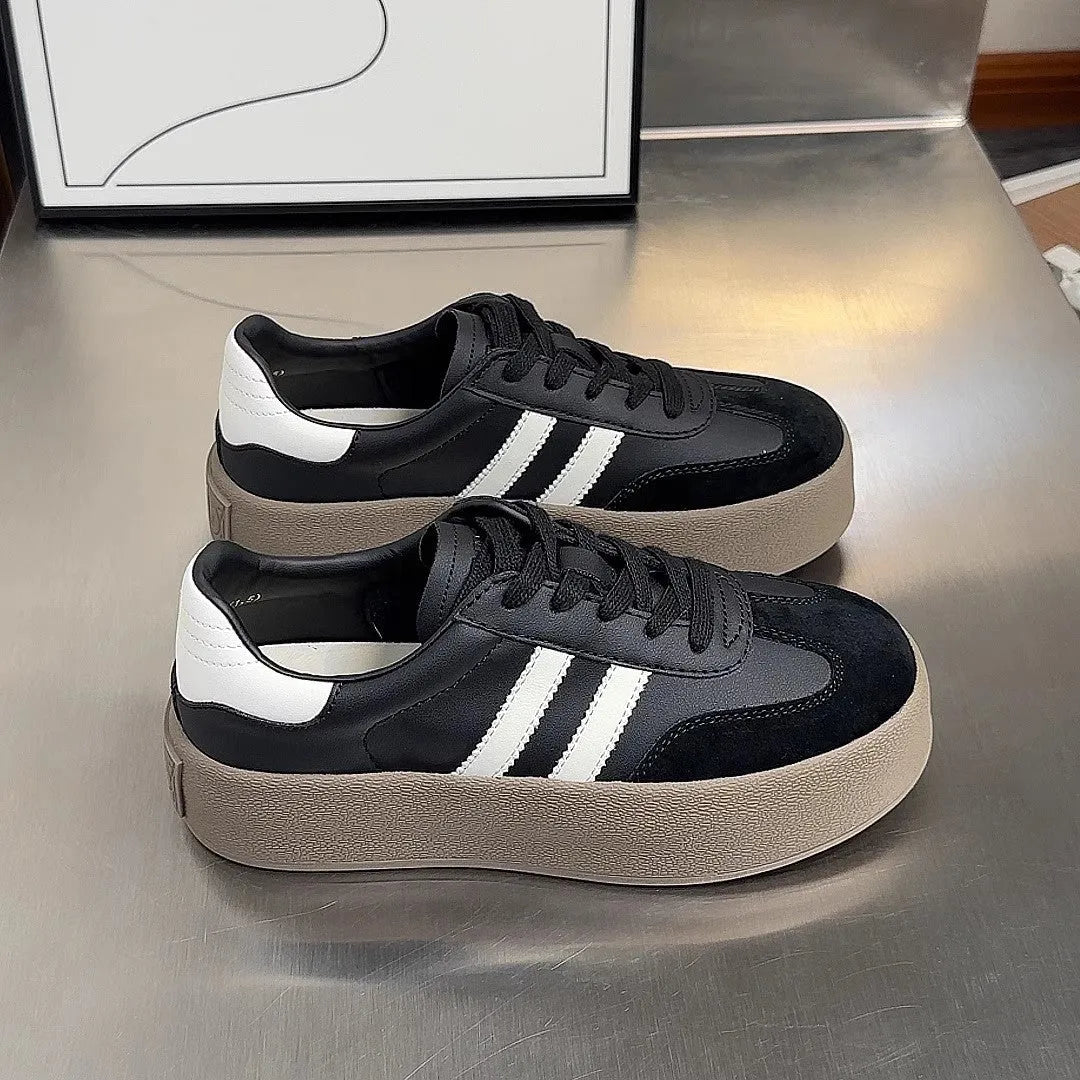 Women's vintage distressed leather casual sneakers with round toe and lace-up front