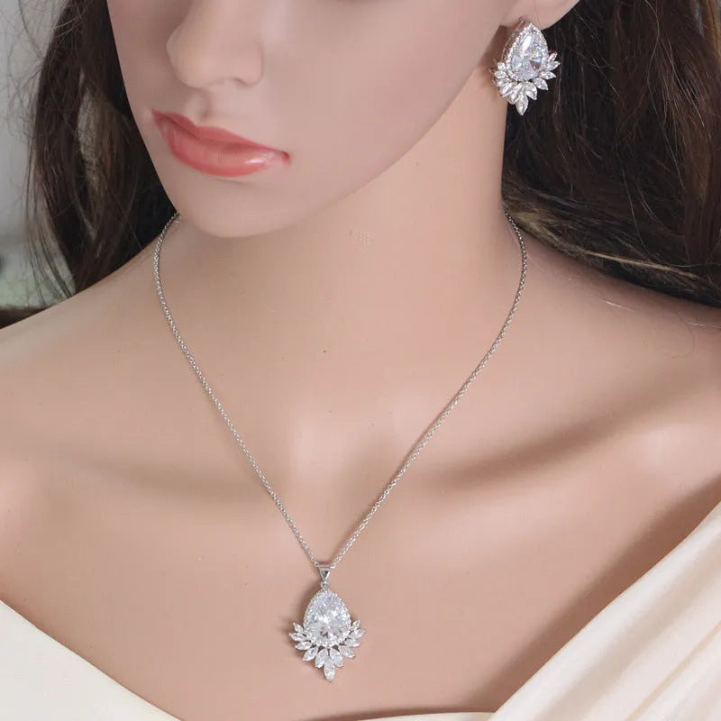 AAA cubic zirconia jewellery chain for bridal banquets in blue, red or white colours