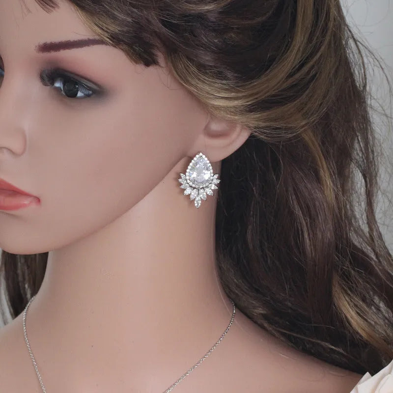 AAA cubic zirconia jewellery chain for bridal banquets in blue, red or white colours