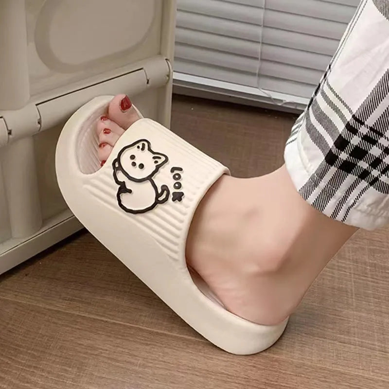 Women's thick-platform cat slippers in various colours on a non-slip EVA sole for indoor and outdoor use.