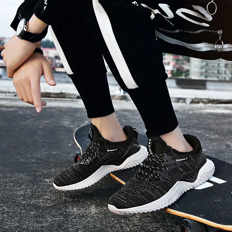 Breathable running shoes with mesh upper and front strap in multiple colours on MD sole